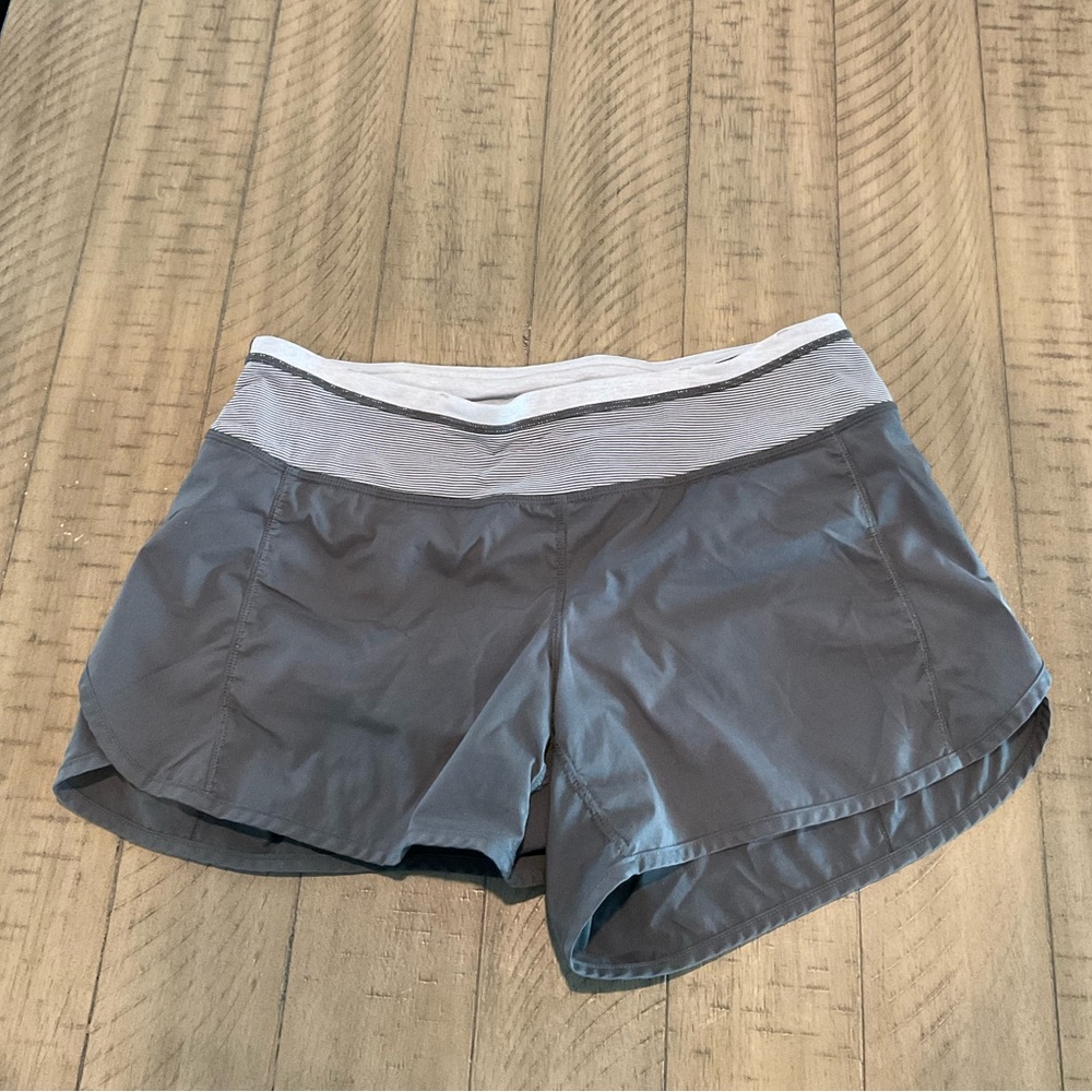 Lululemon Tracker Low-Rise Shorts 4”